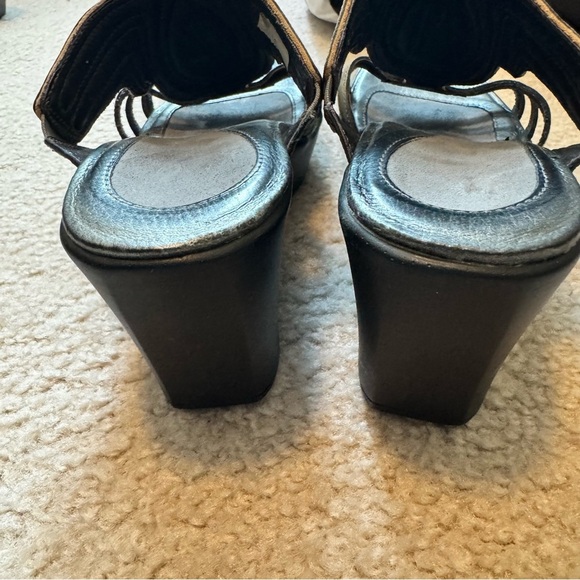 Naot Womens Gray Metallic Wedge T-Strap Sandals - Picture 3 of 6